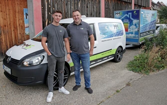 Mario Miskic und Adrian Miskic vor dem MMS Solutions Firmenfahrzeug